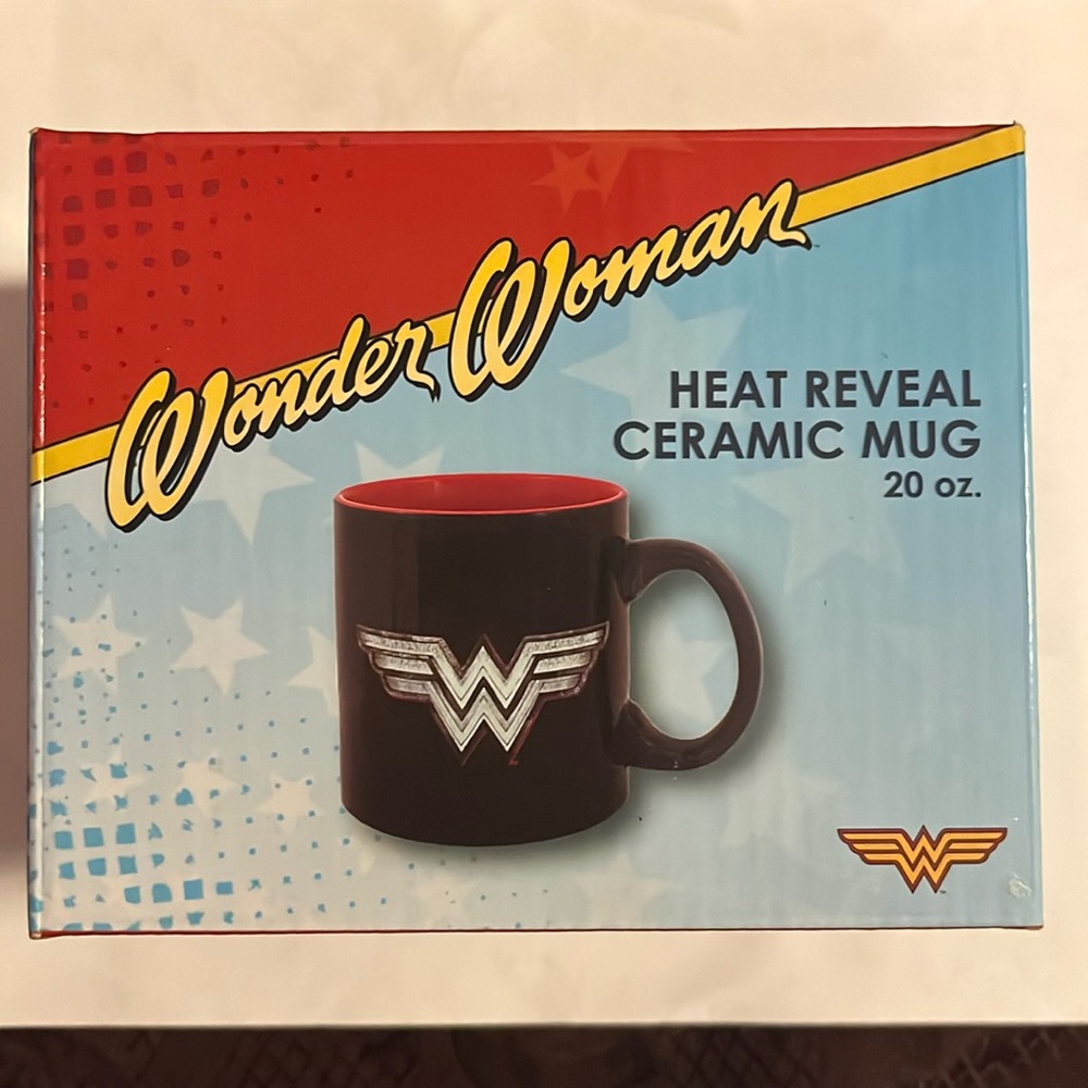 DC Comics Wonder Woman Heat Reveal 20 oz Ceramic Coffee Mug
